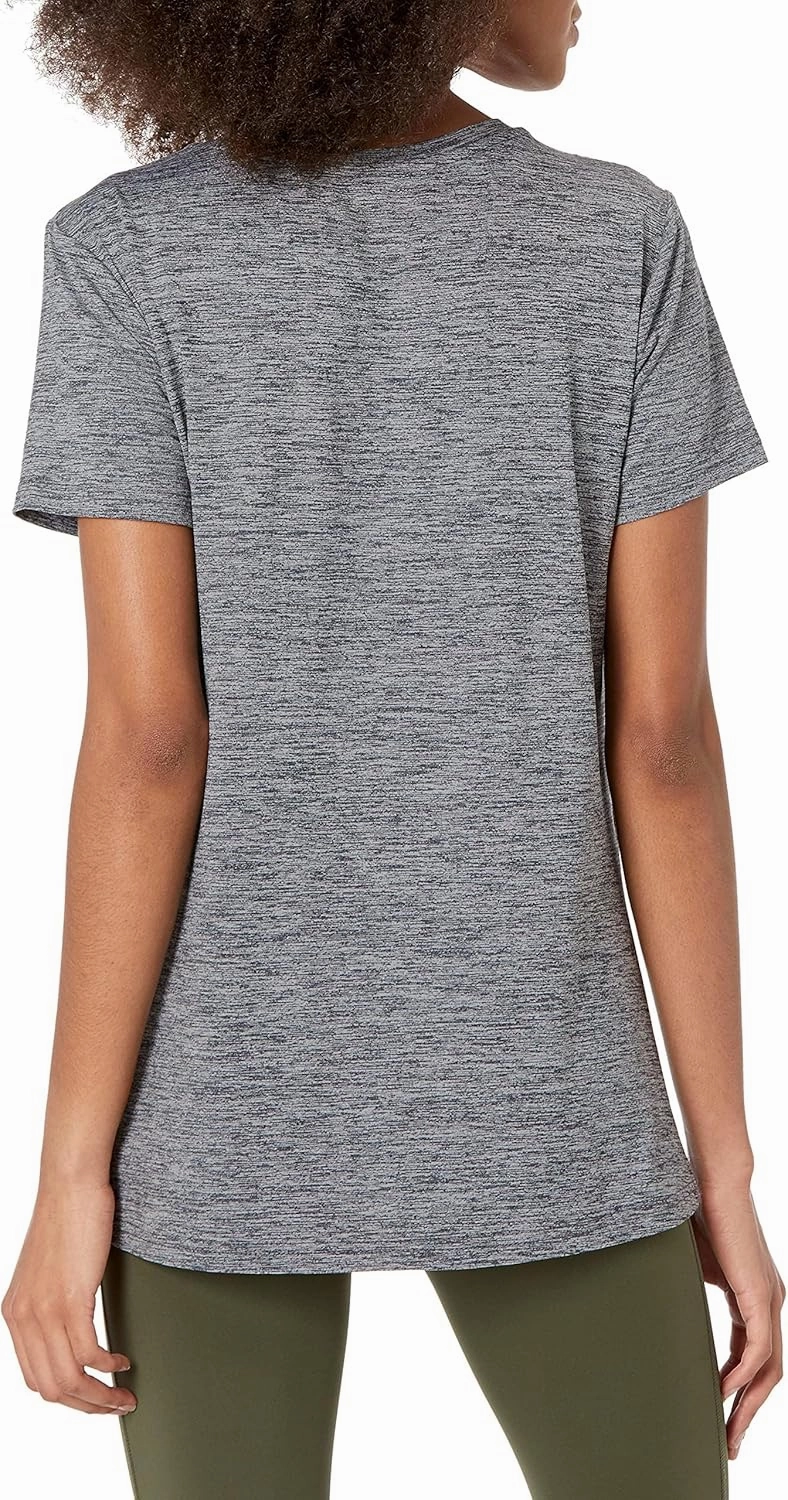 Amazon Essentials Women's Active Quick Dry Tech Stretch Short-Sleeve V-Neck T-Shirt (Available in Plus Size), Pack of 2