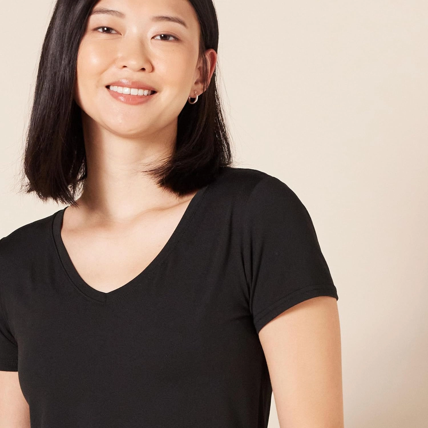 Amazon Essentials Women's Tech Stretch Short-Sleeve V-Neck T-Shirt - Discontinued Colors, Multipacks