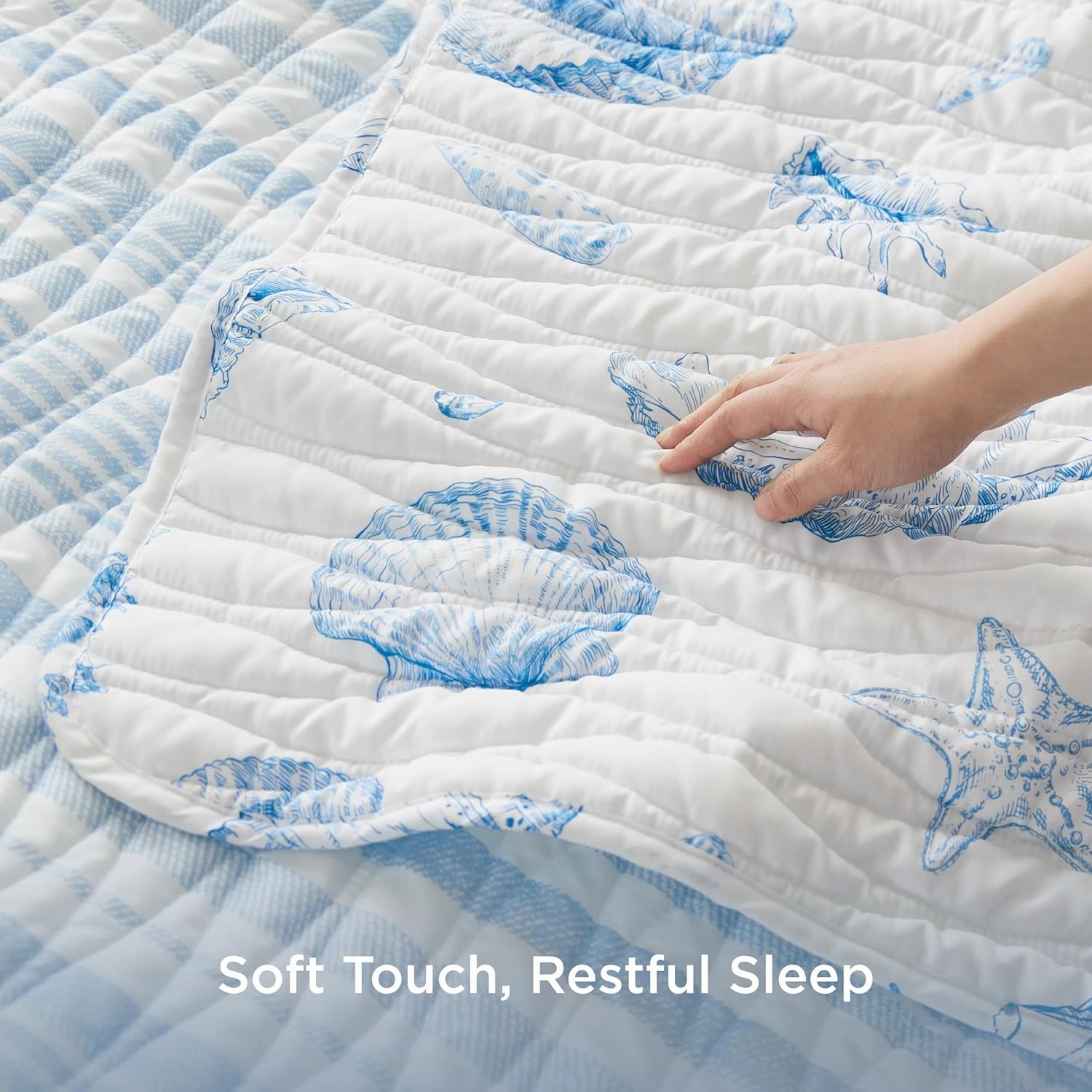 Bedsure Coastal Quilt Bedding Set - Queen Size Reversible Summer Beach Quilt Bedding Set, 3 Pieces Ocean Lightweight Bedspread, Shell Parttern Coverlet with 2 Pillow Shams for All Seasons (90"x96")