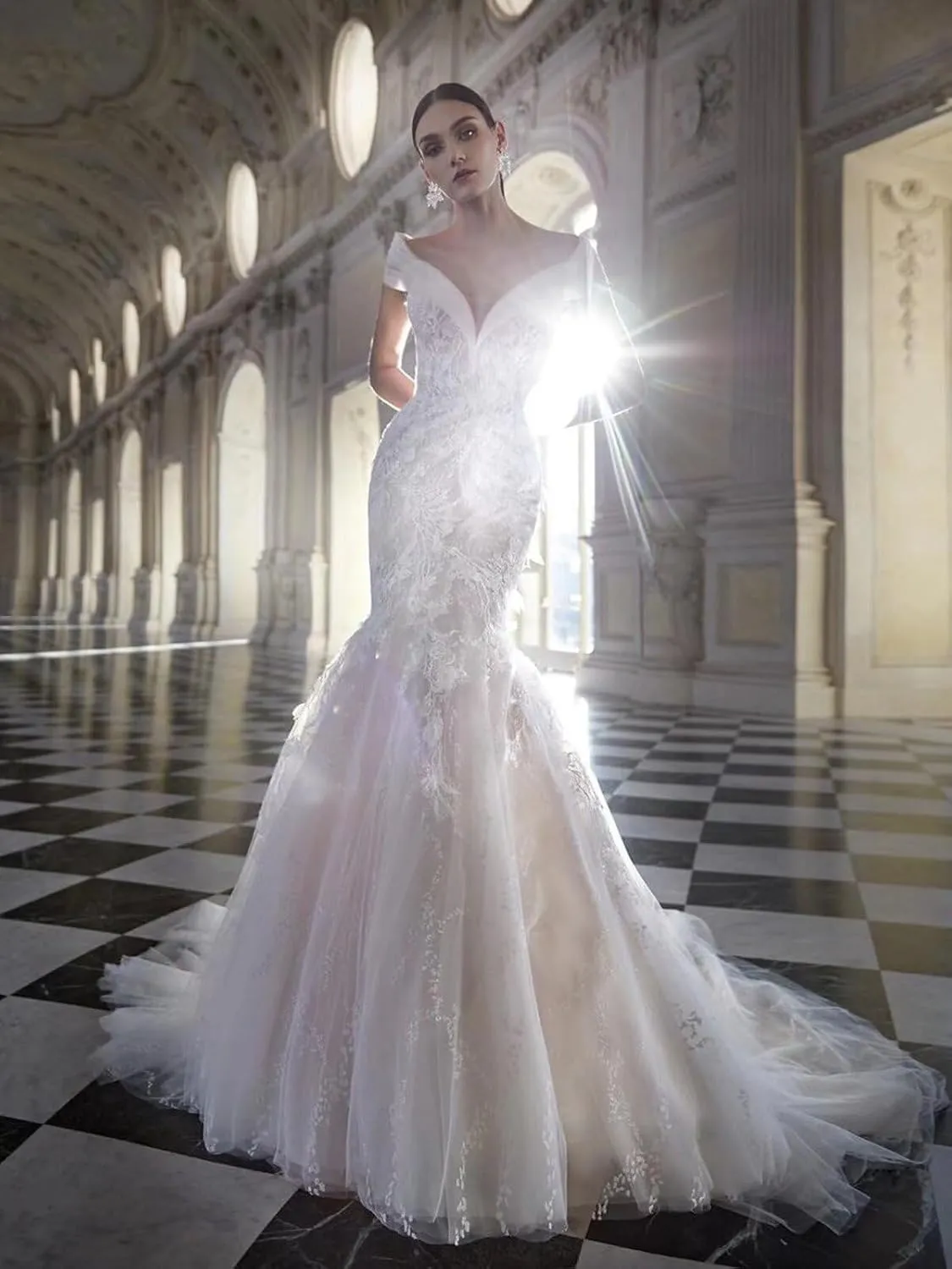Boho Off Shoulder Tulle Wedding Dresses for Bride Lace Applique Long Train Bridal Gowns