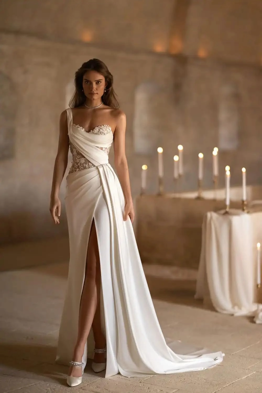 Boho V Neck Wedding Dresses for Bride Lace Applique Sleeveless Long Train A Line Bridal Ball Gowns with Slit