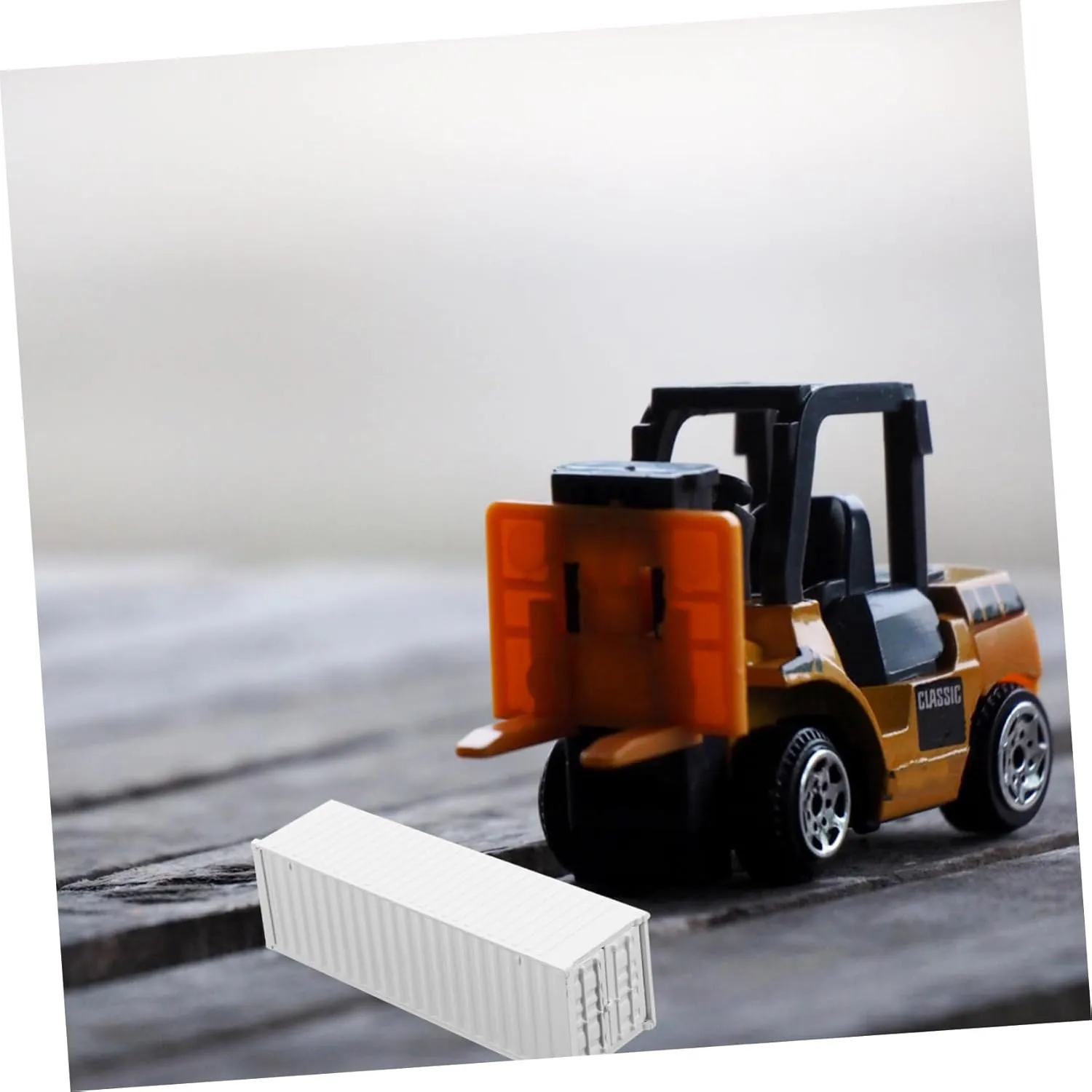 ERINGOGO Scale DIY Train Carriage Prop Realistic Supplies for Simple Design with Fine Workmanship Fun and Attractive for Playtime
