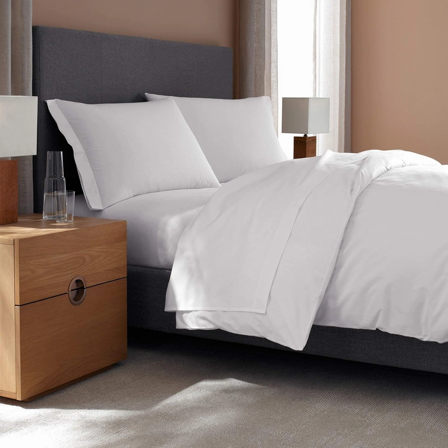 H by Frette Percale Classic Sheet Set (Queen) - Luxury All-White Bedding Sheet Set/Includes Pillowcases, Top Sheet, and Fitted Sheet
