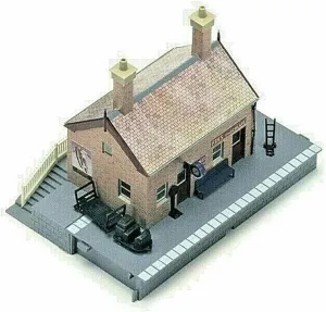 Hornby R8001 OO Gauge Waiting Room - Model Railway Accessories, Miniature Diorama Scenery for Hornby Train Sets - Lifelike Train Waiting Room Model - Scale 1:76