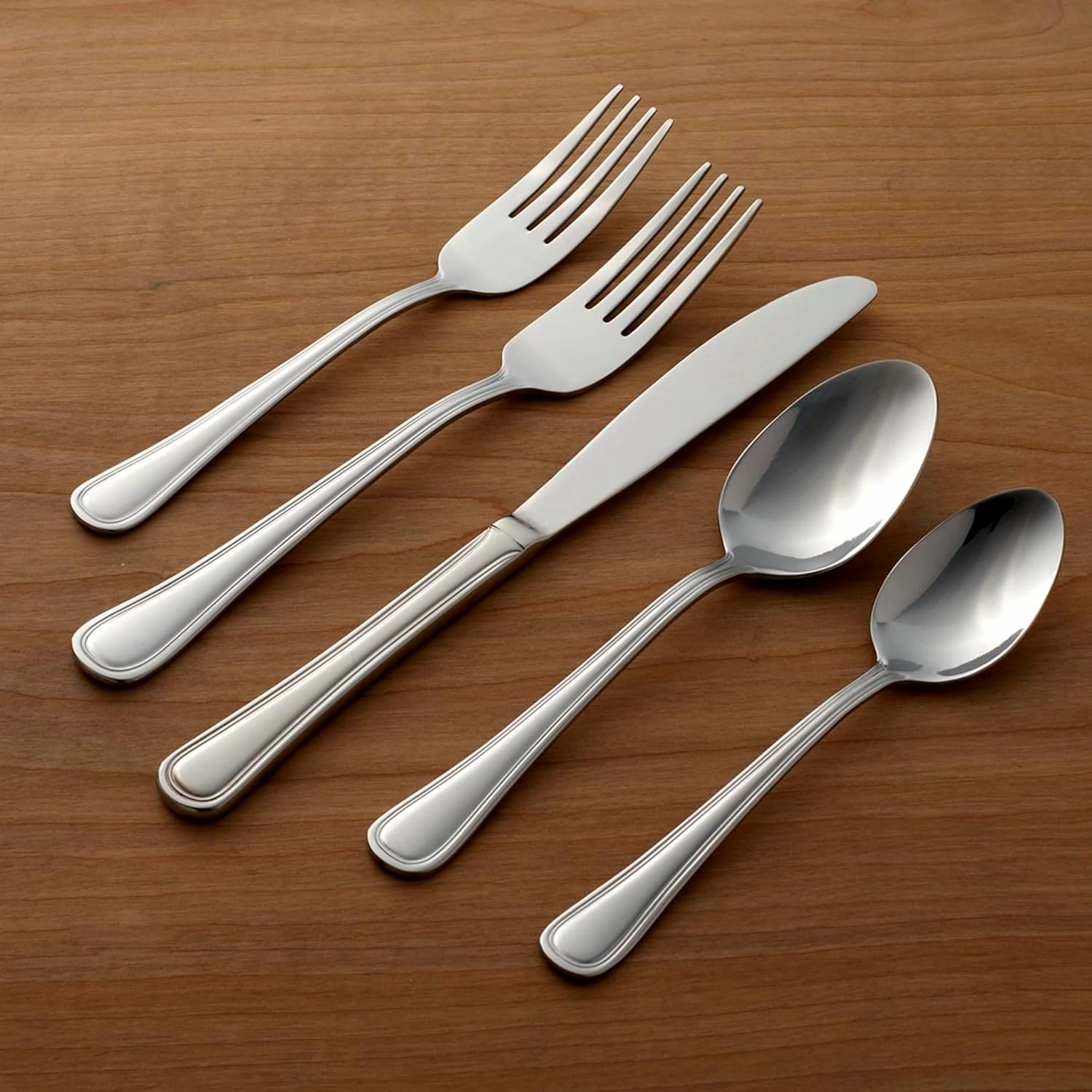 Oneida Tress Everyday Flatware Set, 5.40 LB, Metallic, 50 Piece