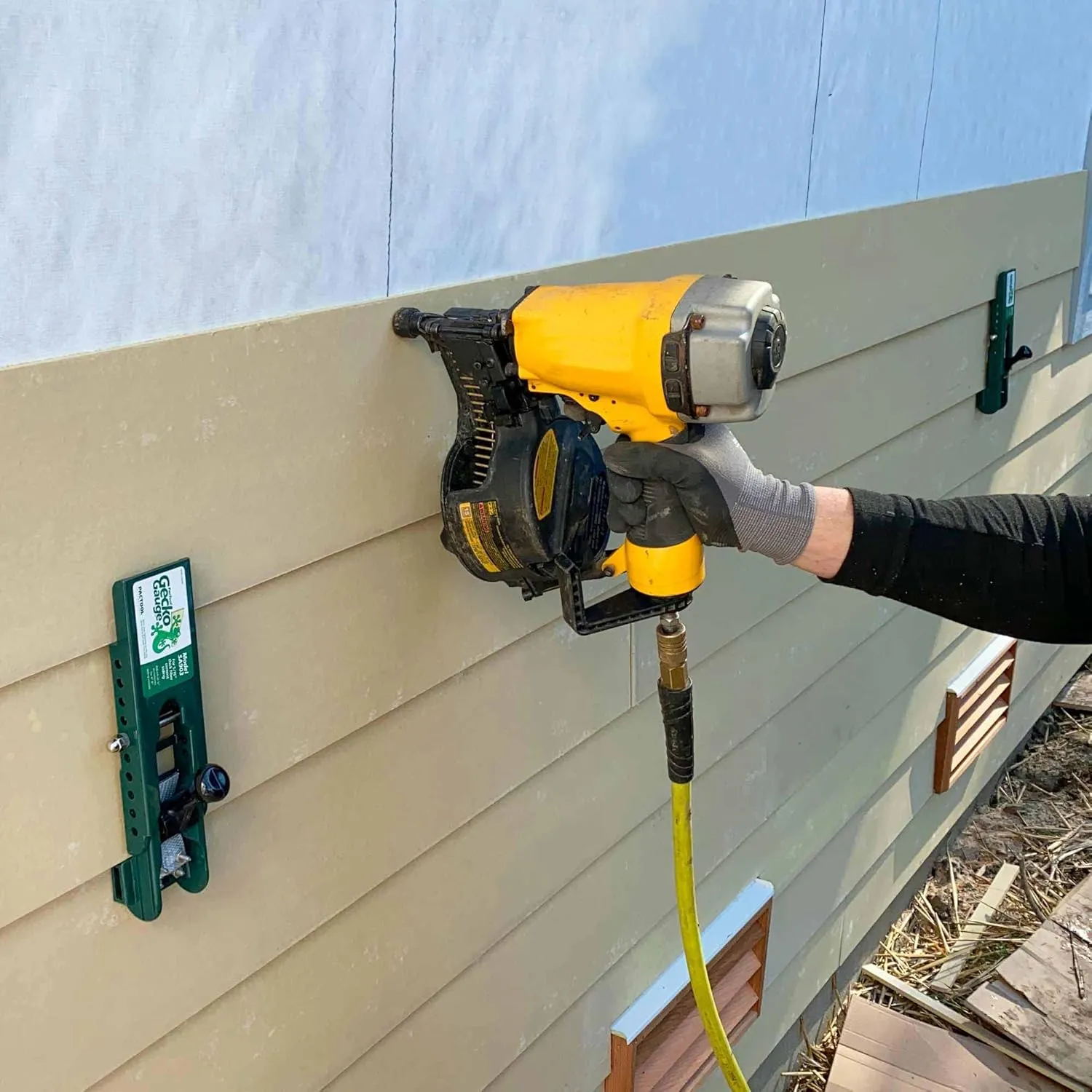 PacTool Gecko Gauge LP Siding Tool, The Original Home Siding Installation Kit - For Use with 3/18 Inch LP Engineered Wood Siding, Includes 2 Gecko Gauge Clamps for One Person Installation