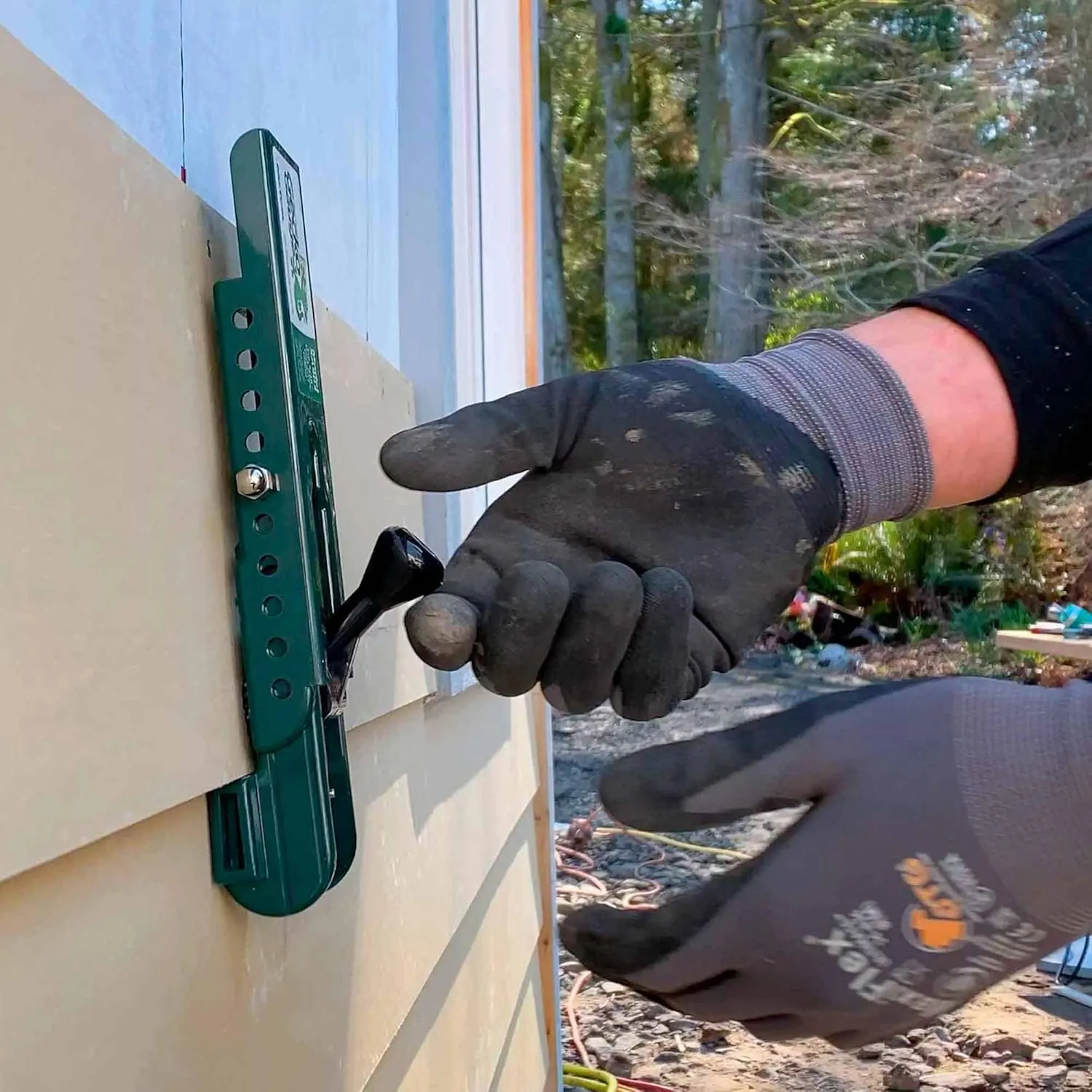 PacTool Gecko Gauge LP Siding Tool, The Original Home Siding Installation Kit - For Use with 3/18 Inch LP Engineered Wood Siding, Includes 2 Gecko Gauge Clamps for One Person Installation