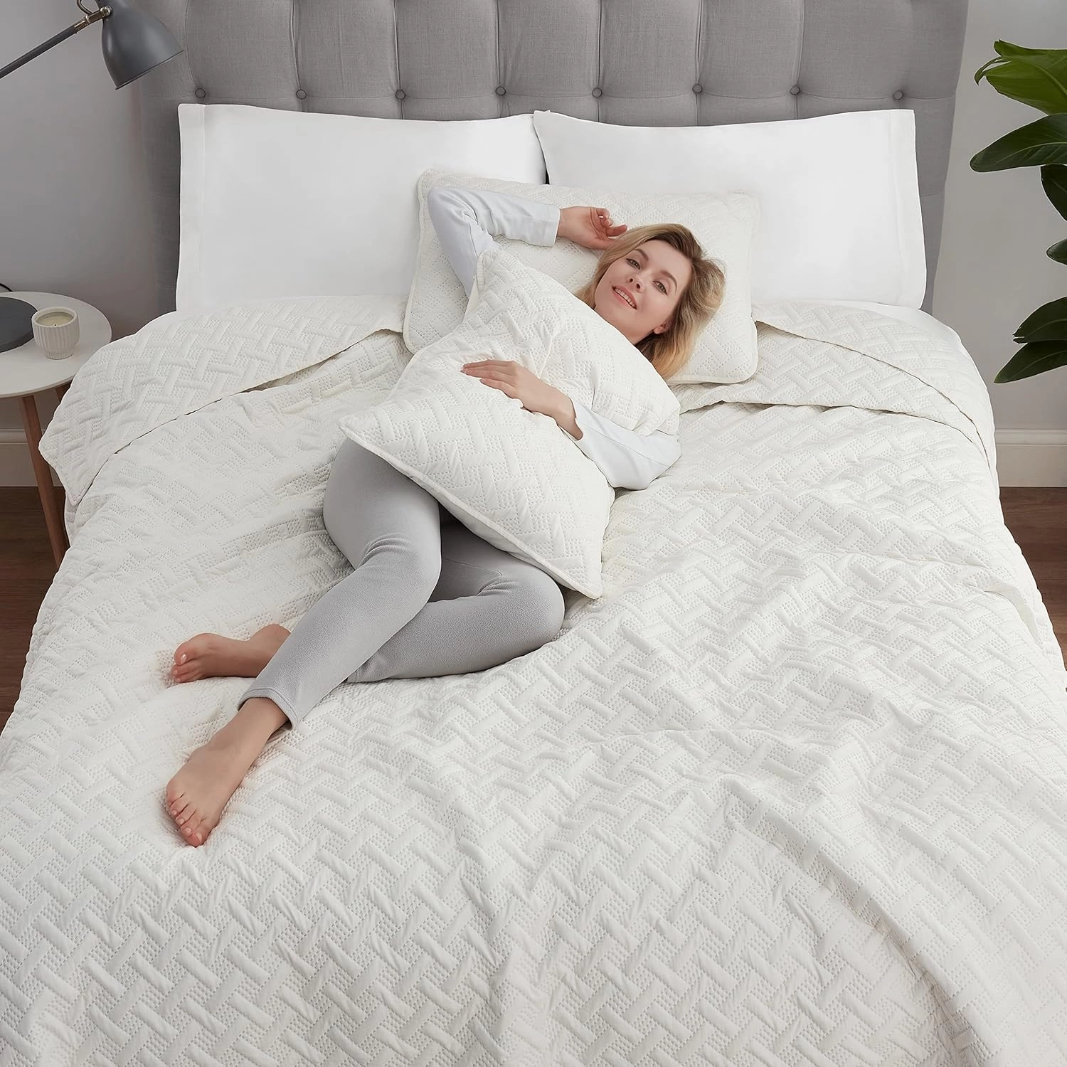 Serta ComfortSure Soft 3-Piece Full/Queen Quilt Bedding Set, Includes Bedspread/Coverlet and Pillow Shams, Bedding for All Seasons, Machine Washable, Ivory
