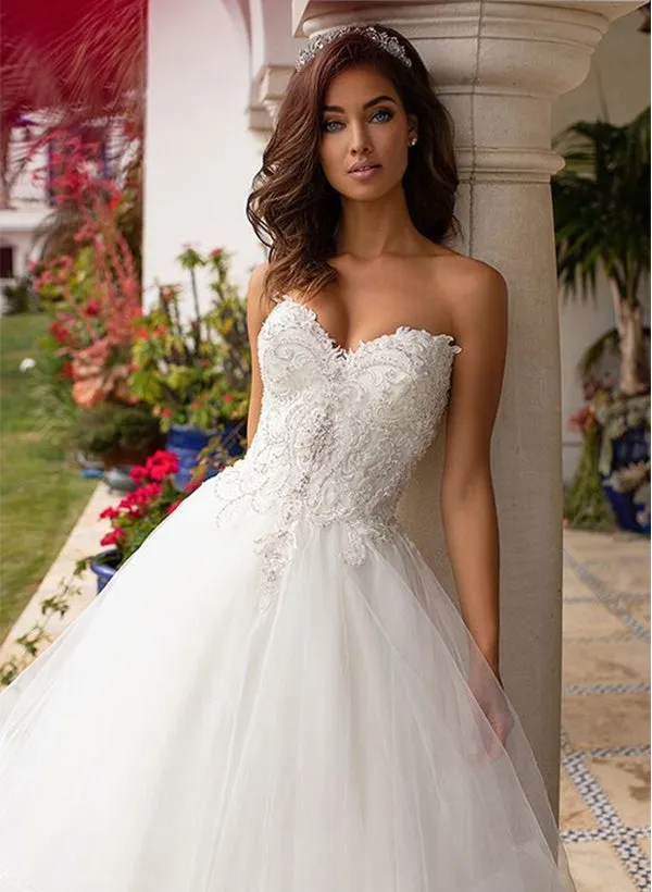 Sweetheart Lace/Tulle Wedding Dress With Cascading Ruffles