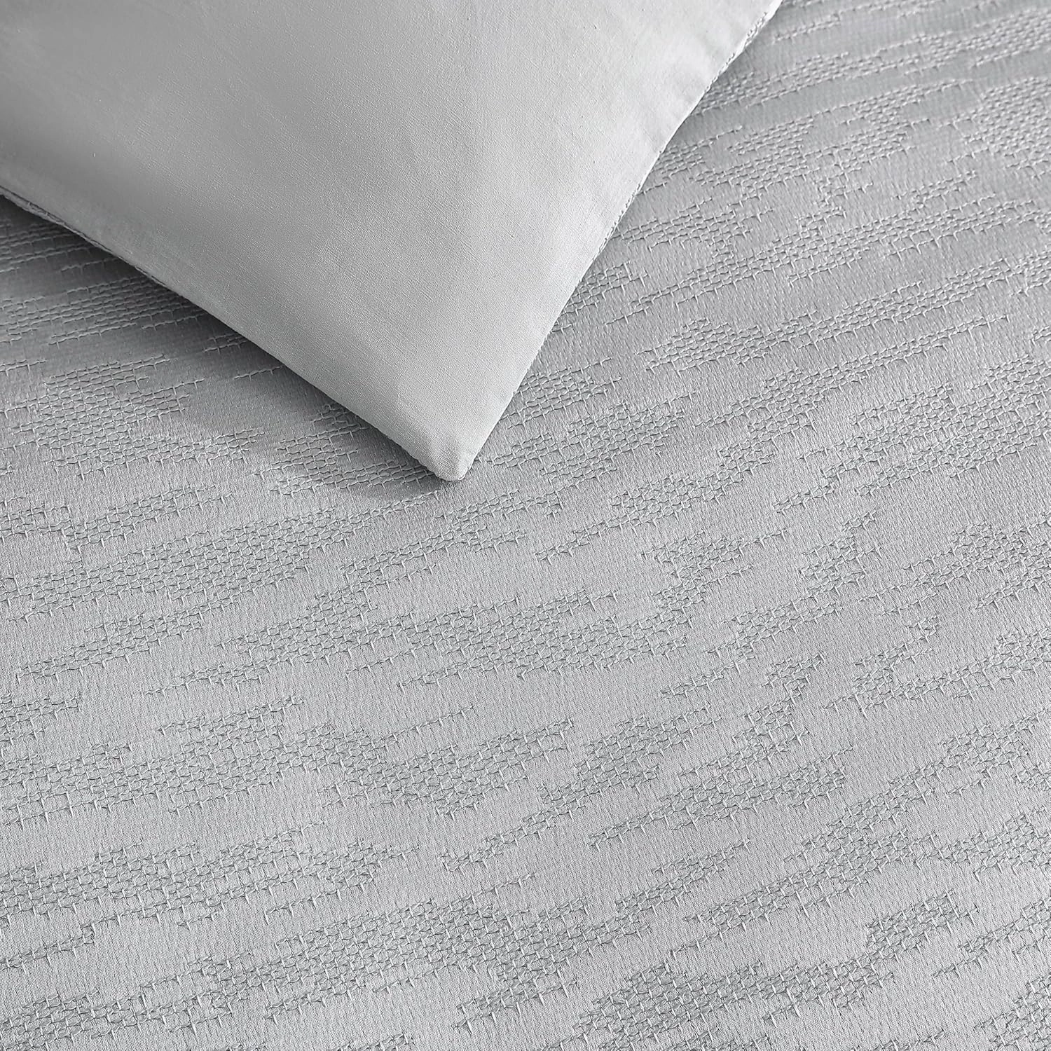 Vera Wang - King Comforter Set, Luxury Bedding Set with Matching Shams, Chic Room Essentials (Illusion Grey, King)